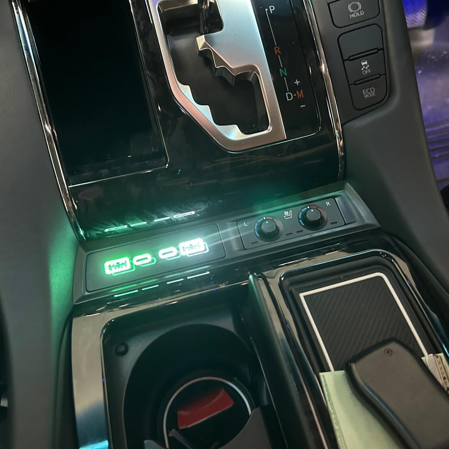 Toyota Alphard Vellfire AGH30 Middle Front Row Armrest USB Type-C Adaptor 45W Fast charging