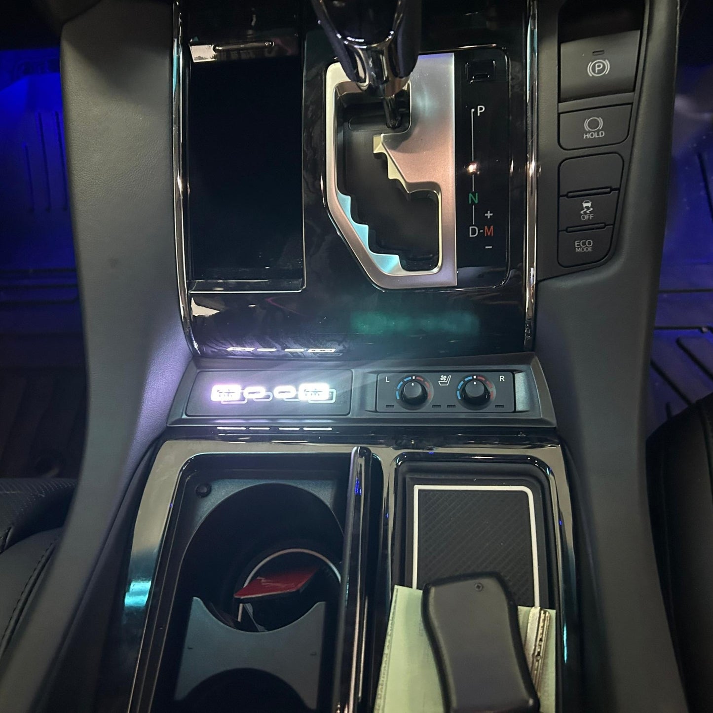 Toyota Alphard Vellfire AGH30 Middle Front Row Armrest USB Type-C Adaptor 45W Fast charging