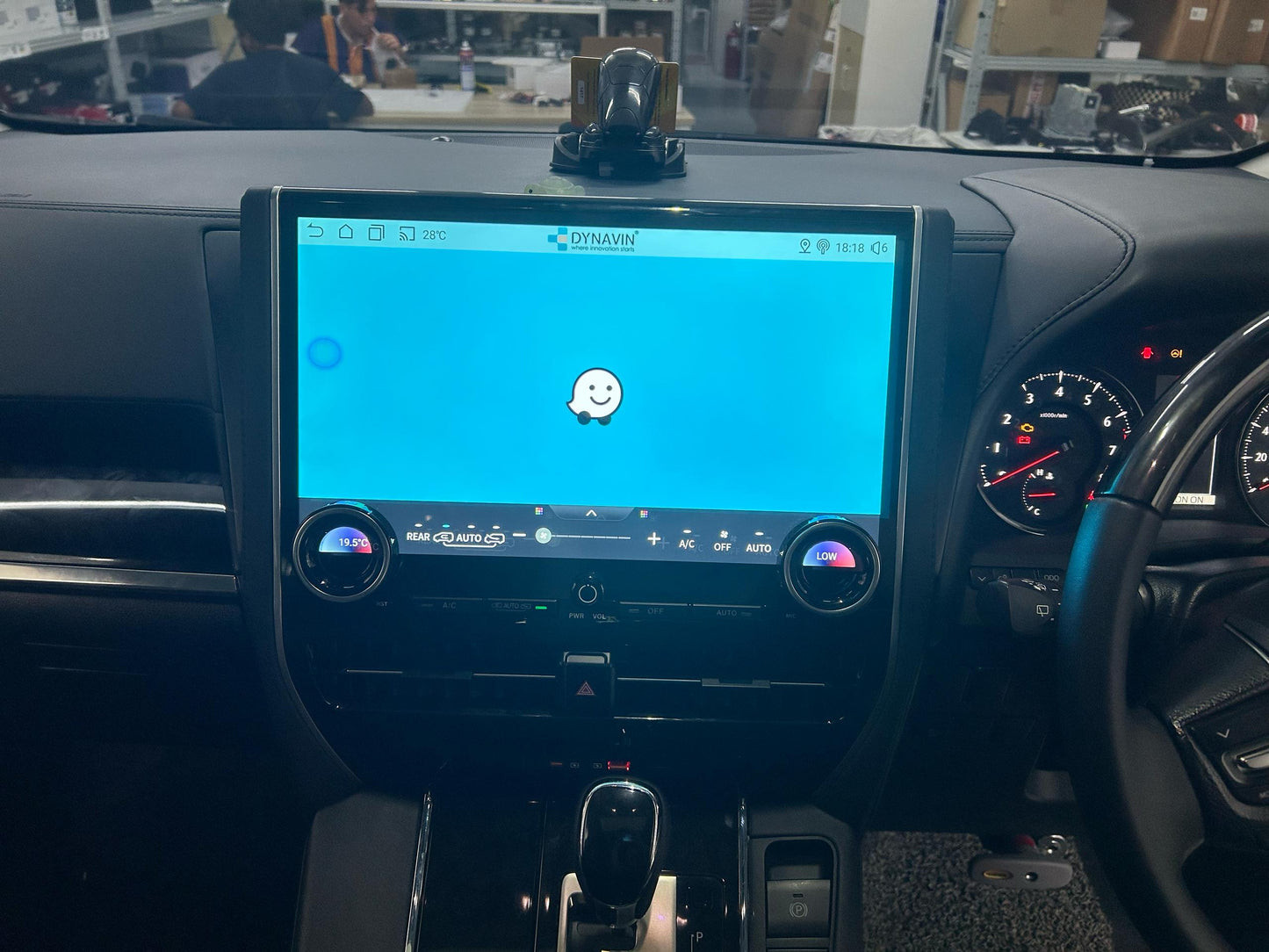 Toyota AGH30 Alphard Vellfire DYNAVIN DM40 Pro 15inch Android player