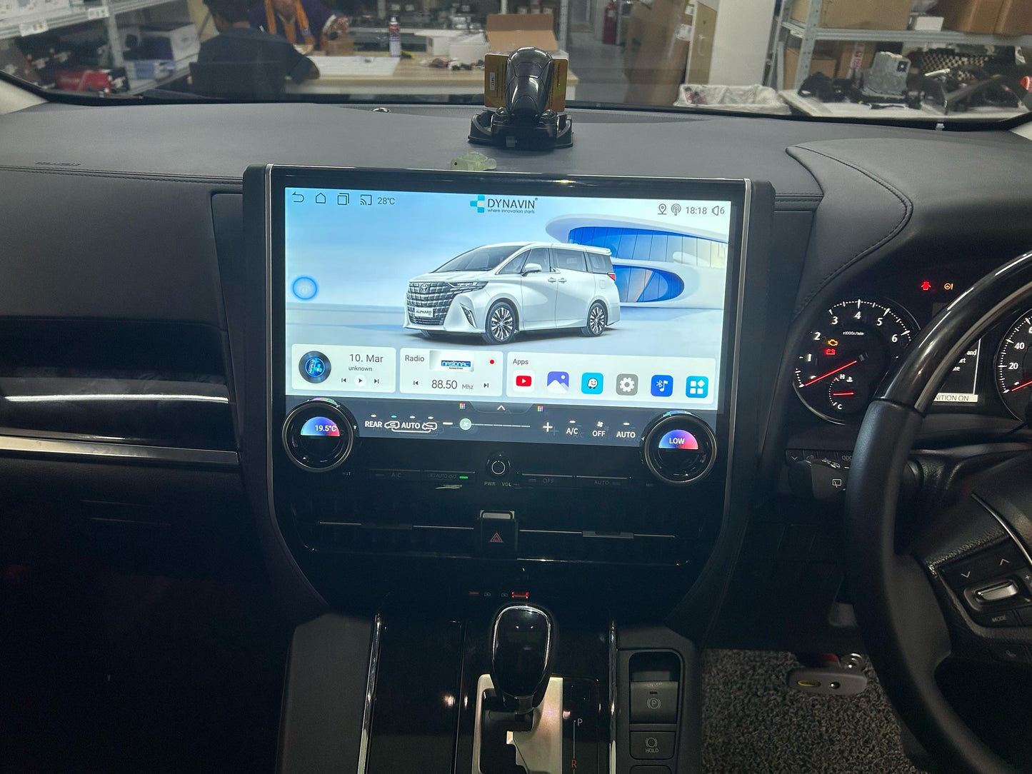 Toyota AGH30 Alphard Vellfire DYNAVIN DM40 Pro 15inch Android player