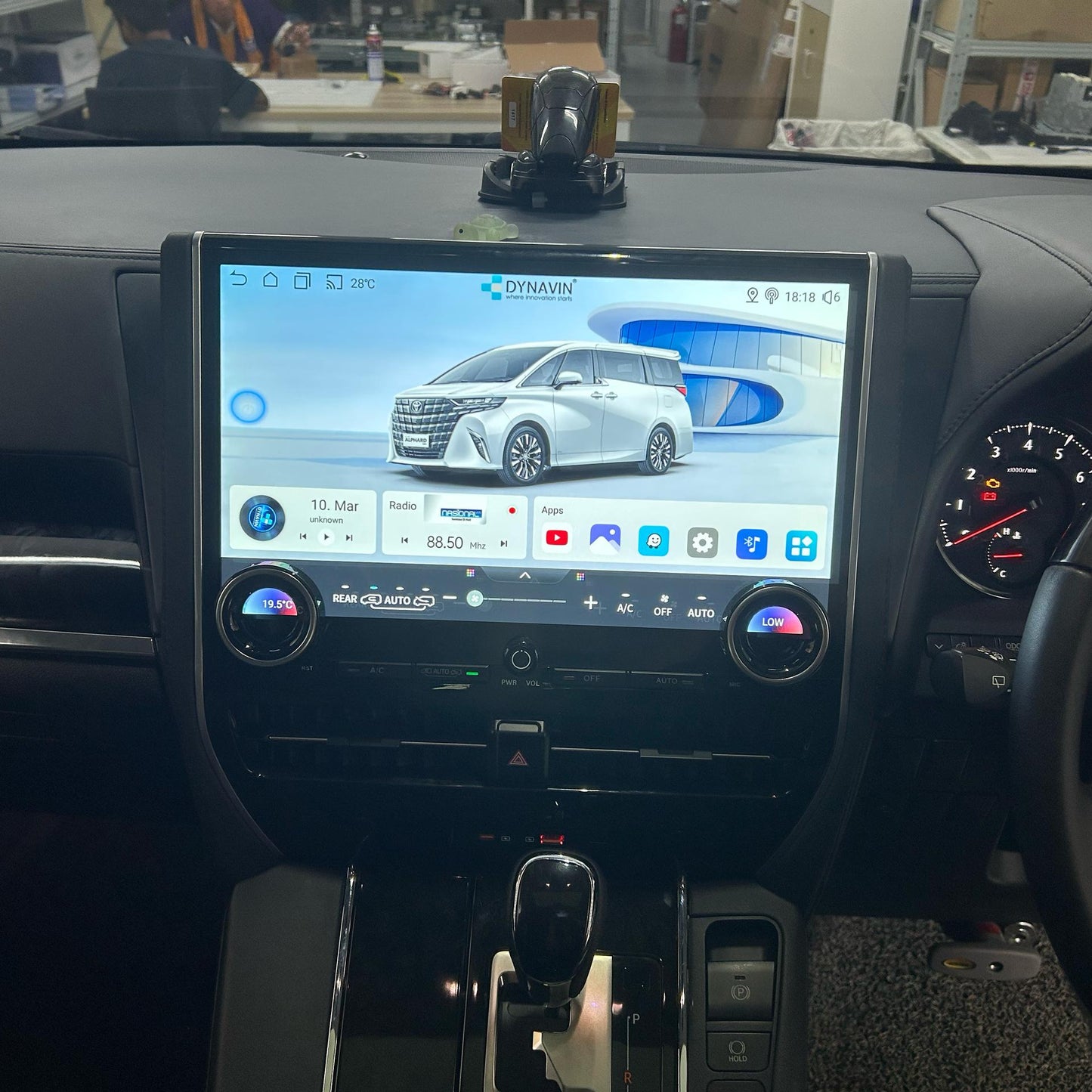 Toyota AGH30 Alphard Vellfire DYNAVIN DM40 Pro 15inch Android player