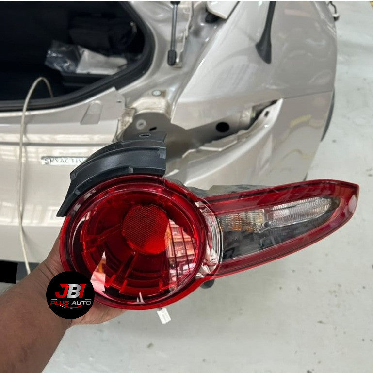 MAZDA MX-5 SKYACTIV 2016–2024 ORIGINAL TAIL LAMP Original Genuine Mazda Tail Lamp